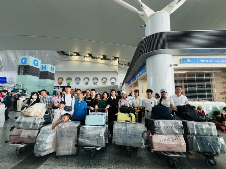 TIỄN  BAY DU HỌC SINH TRƯỜNG ĐẠI HỌC NGUYÊN BỘI KỲ THÁNG 9/2025